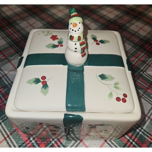 Pfaltzgraff Other - Pfaltzgraff Winterberry Festive Ceramic Treat Jar